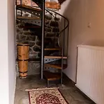 πέτρινη με υπέροχη θέα στο όρος κόζιακα. * Longiai