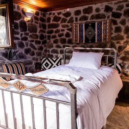 Holiday home πέτρινη με υπέροχη θέα στο όρος κόζιακα. *